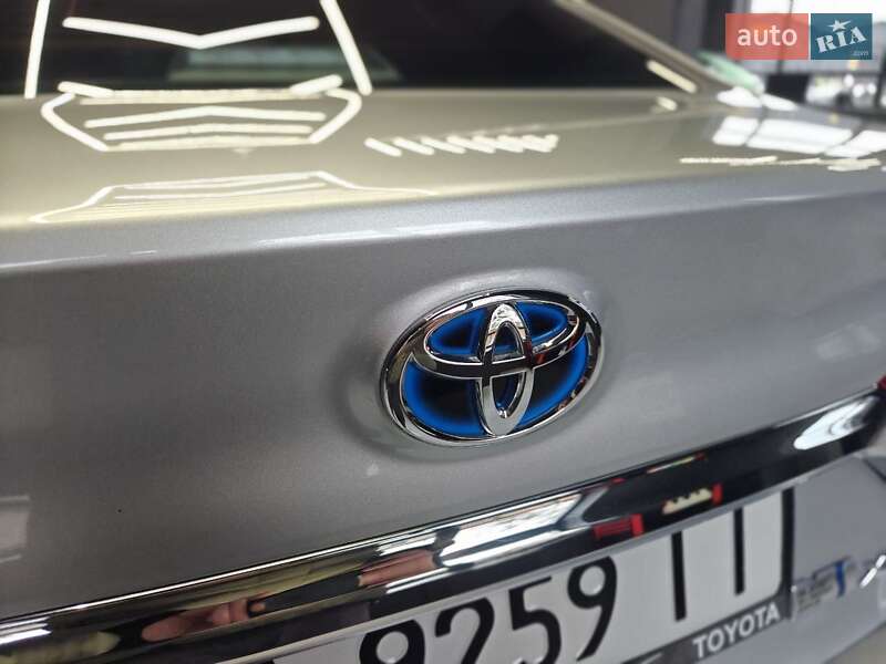 Седан Toyota Camry 2017 в Киеве