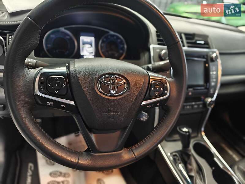 Седан Toyota Camry 2017 в Киеве