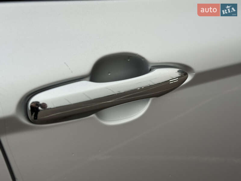 Седан Toyota Camry 2017 в Киеве фото 25 Седан Toyota Camry 2017 в Киеве