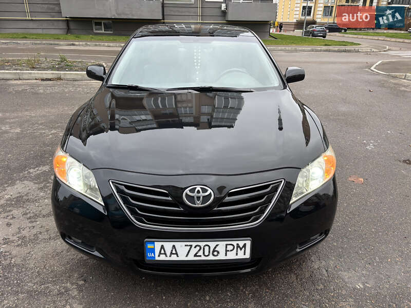 Седан Toyota Camry 2007 в Киеве