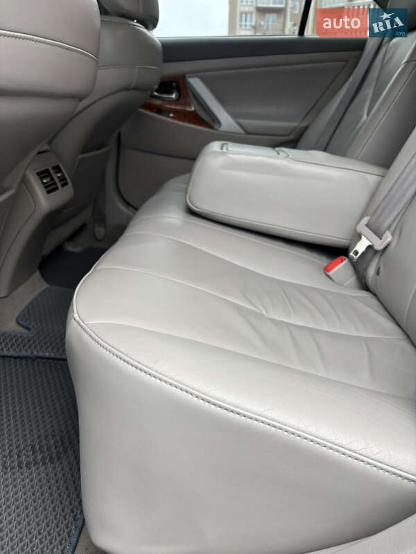 Седан Toyota Camry 2007 в Киеве