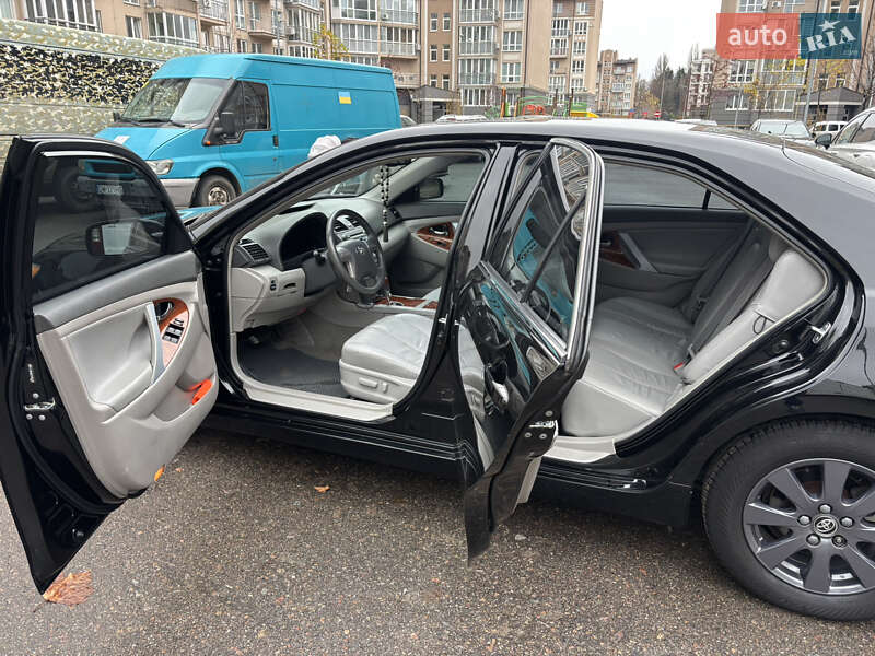 Седан Toyota Camry 2007 в Киеве