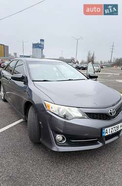 Седан Toyota Camry 2013 в Києві