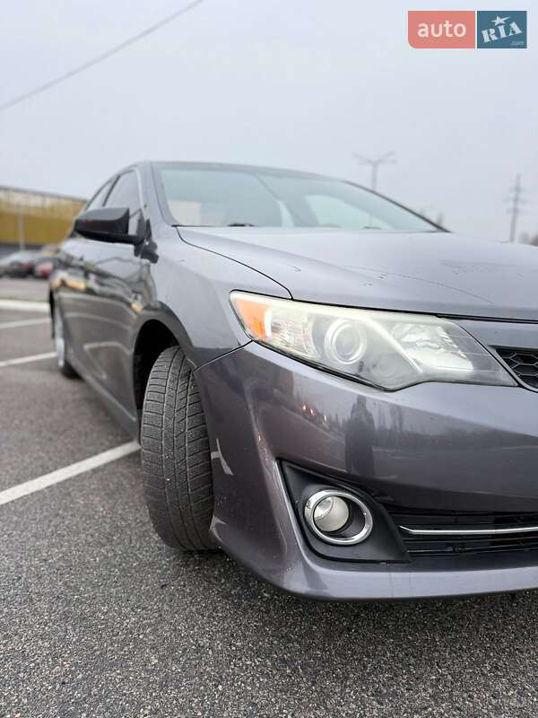 Седан Toyota Camry 2013 в Киеве