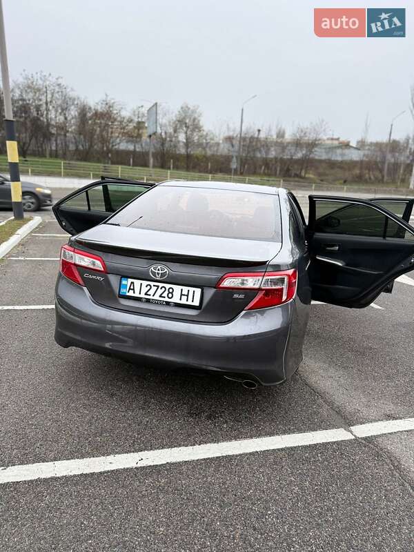 Седан Toyota Camry 2013 в Киеве