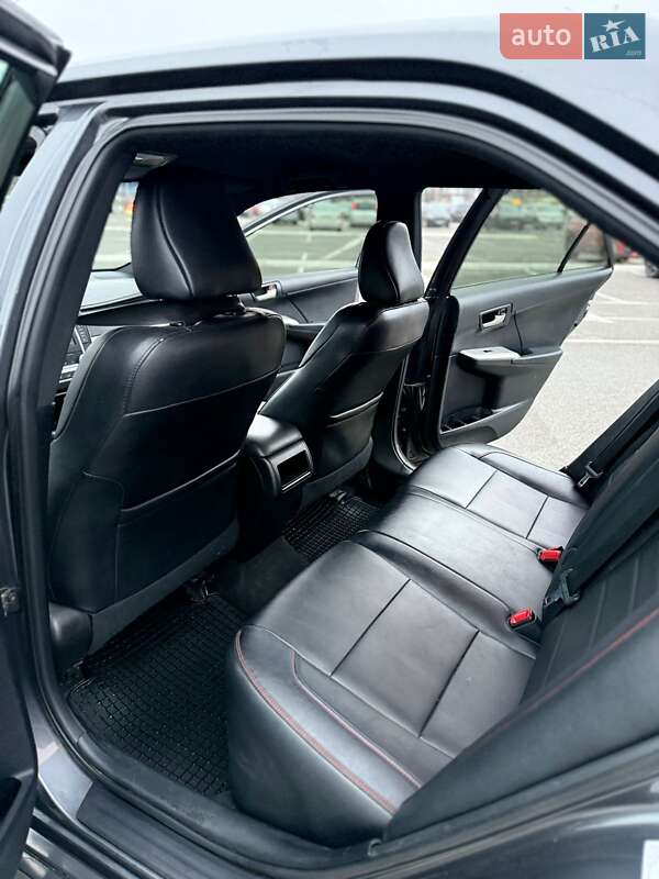 Седан Toyota Camry 2013 в Киеве