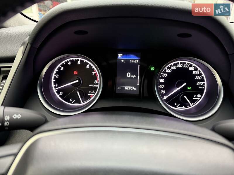 Седан Toyota Camry 2021 в Кропивницком