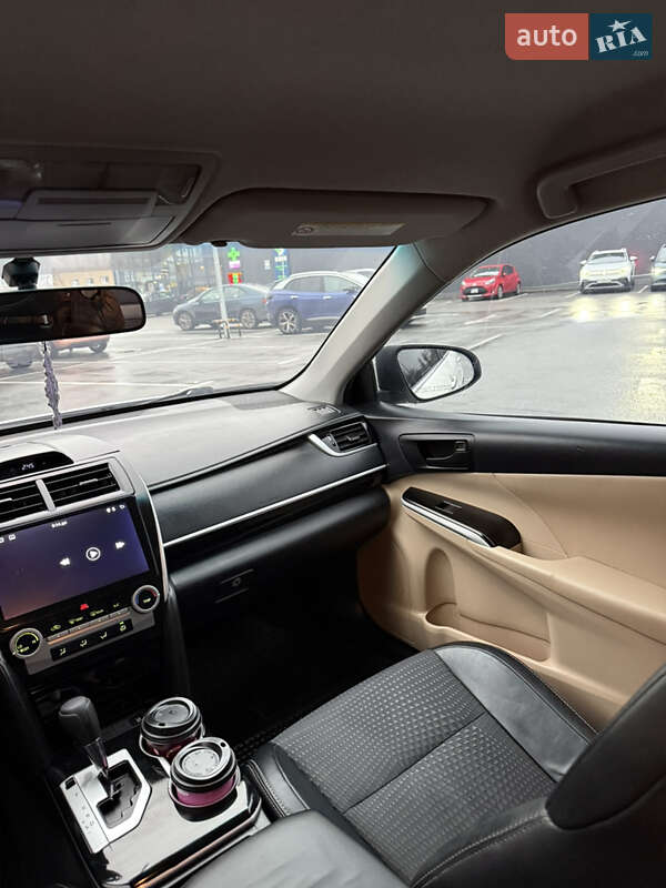 Седан Toyota Camry 2014 в Киеве
