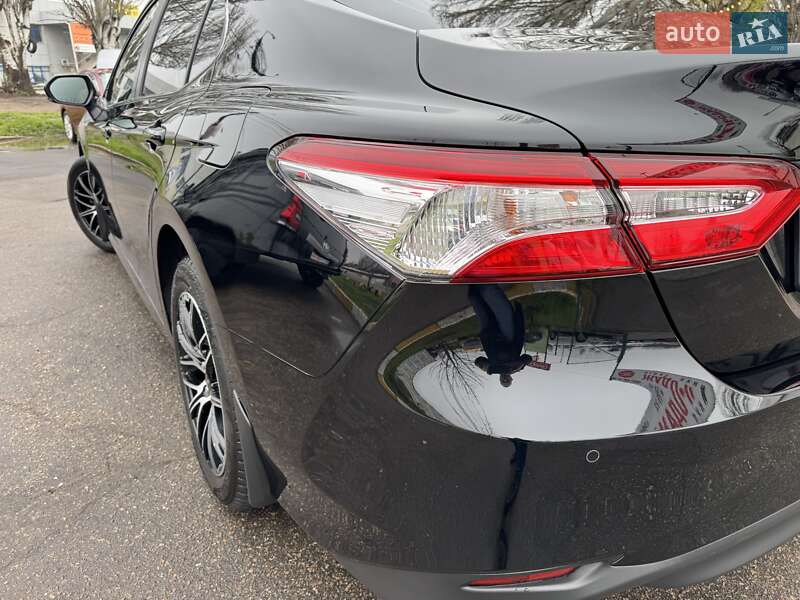 Седан Toyota Camry 2017 в Николаеве