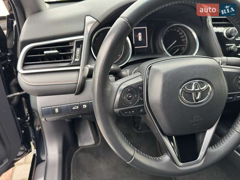 Седан Toyota Camry 2017 в Николаеве