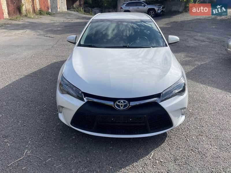 Седан Toyota Camry 2017 в Киеве