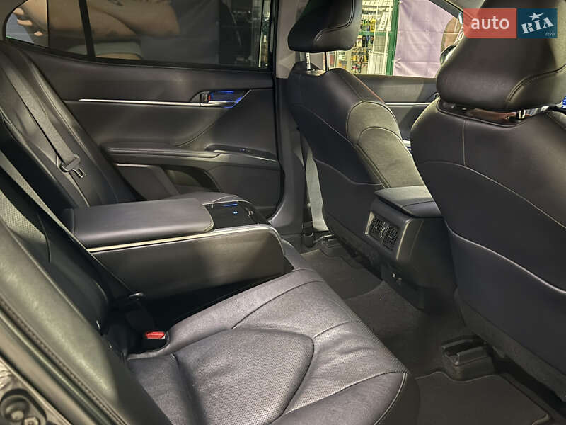 Седан Toyota Camry 2021 в Харкові