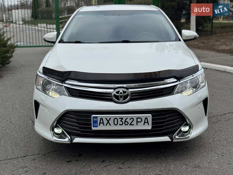 Седан Toyota Camry 2015 в Харкові