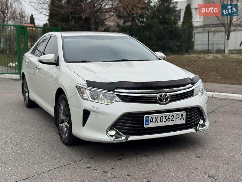 Седан Toyota Camry 2015 в Харкові