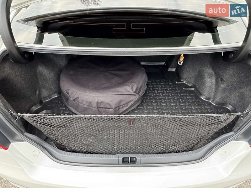 Седан Toyota Camry 2015 в Харкові