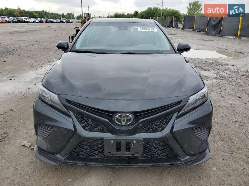 Седан Toyota Camry 2021 в Ивано-Франковске