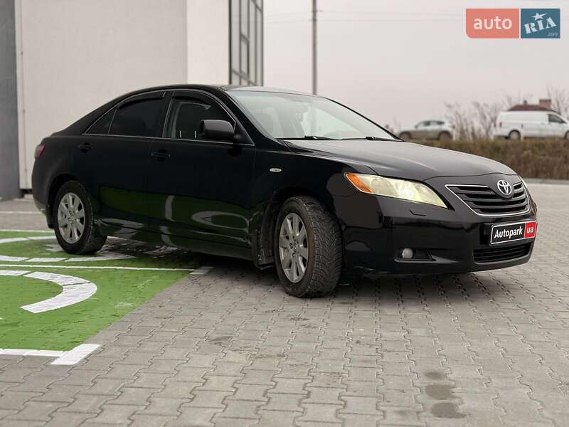 Седан Toyota Camry 2008 в Львові