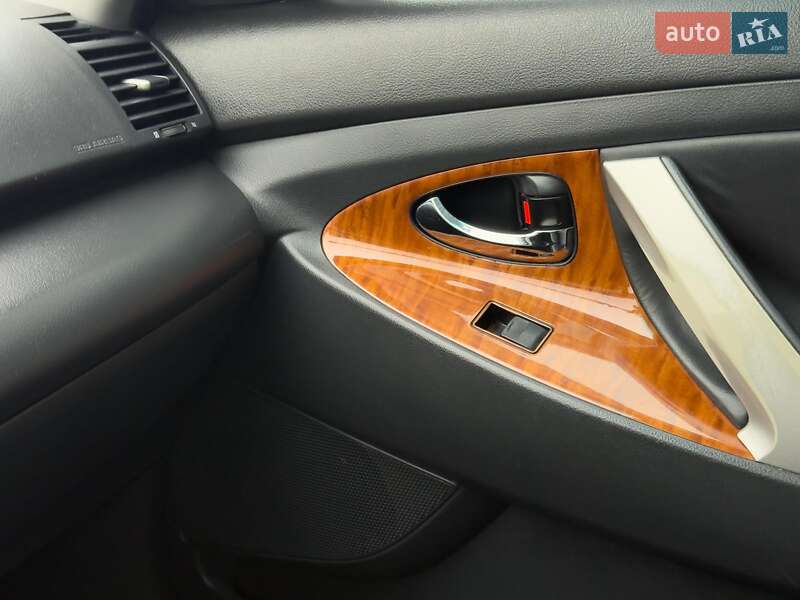 Седан Toyota Camry 2008 в Львові