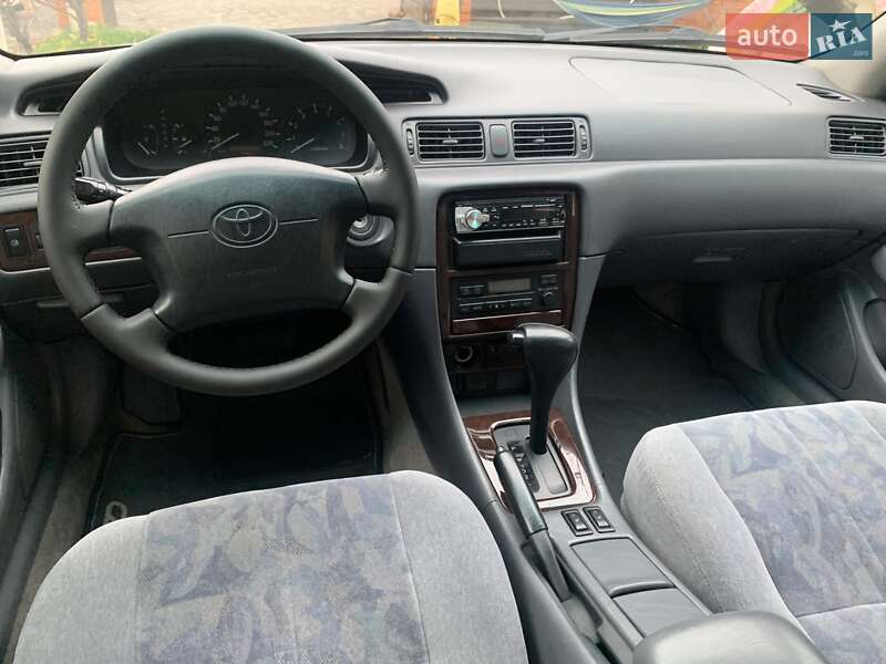 Седан Toyota Camry 1999 в Одессе