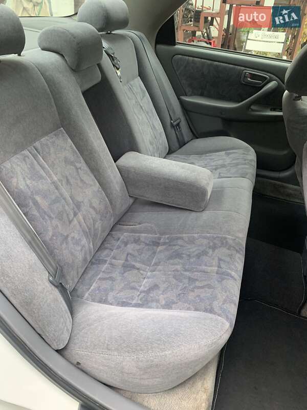 Седан Toyota Camry 1999 в Одессе