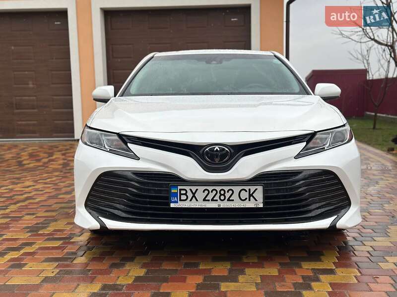 Седан Toyota Camry 2018 в Хмельницькому