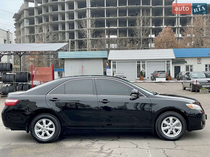 Седан Toyota Camry 2010 в Киеве