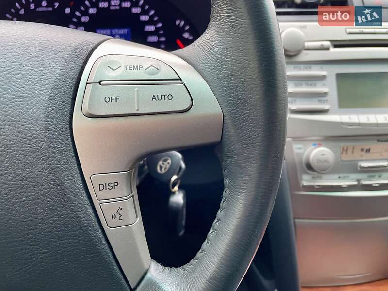 Седан Toyota Camry 2010 в Киеве