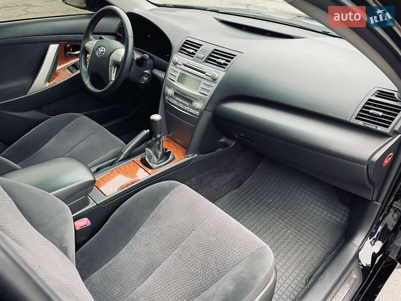 Седан Toyota Camry 2010 в Киеве