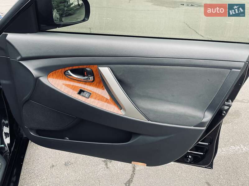 Седан Toyota Camry 2010 в Киеве