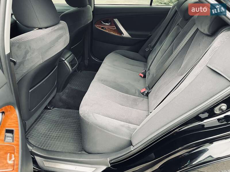 Седан Toyota Camry 2010 в Киеве