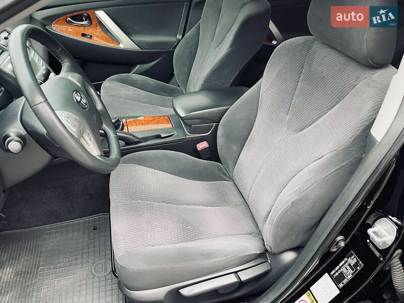 Седан Toyota Camry 2010 в Киеве