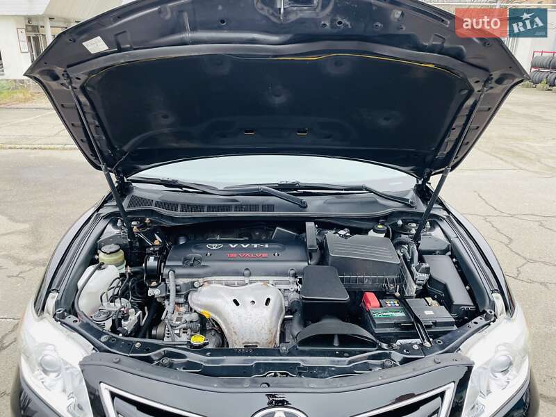 Седан Toyota Camry 2010 в Киеве