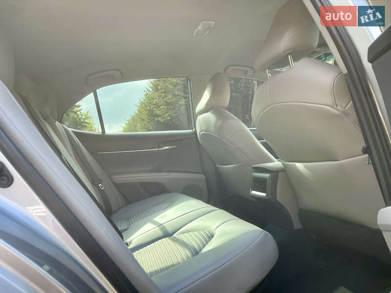 Седан Toyota Camry 2020 в Киеве фото 40 Седан Toyota Camry 2020 в Киеве