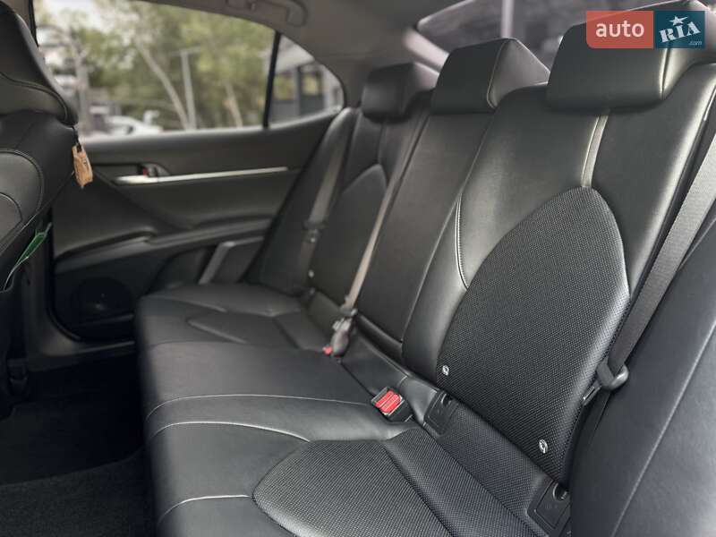 Седан Toyota Camry 2021 в Житомире