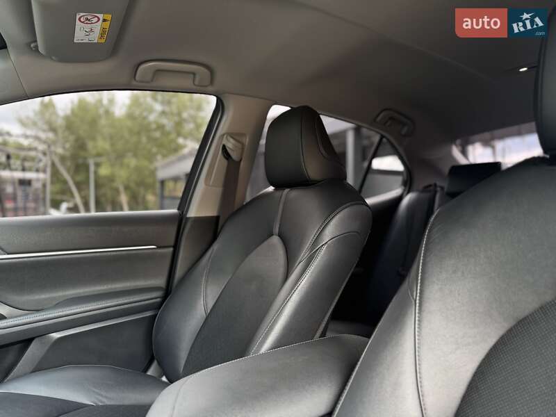 Седан Toyota Camry 2021 в Житомире