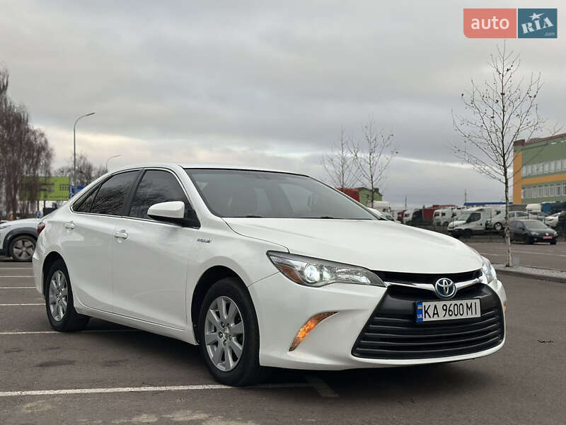 Седан Toyota Camry 2015 в Киеве