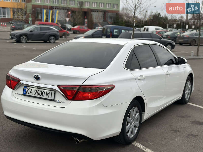 Седан Toyota Camry 2015 в Киеве