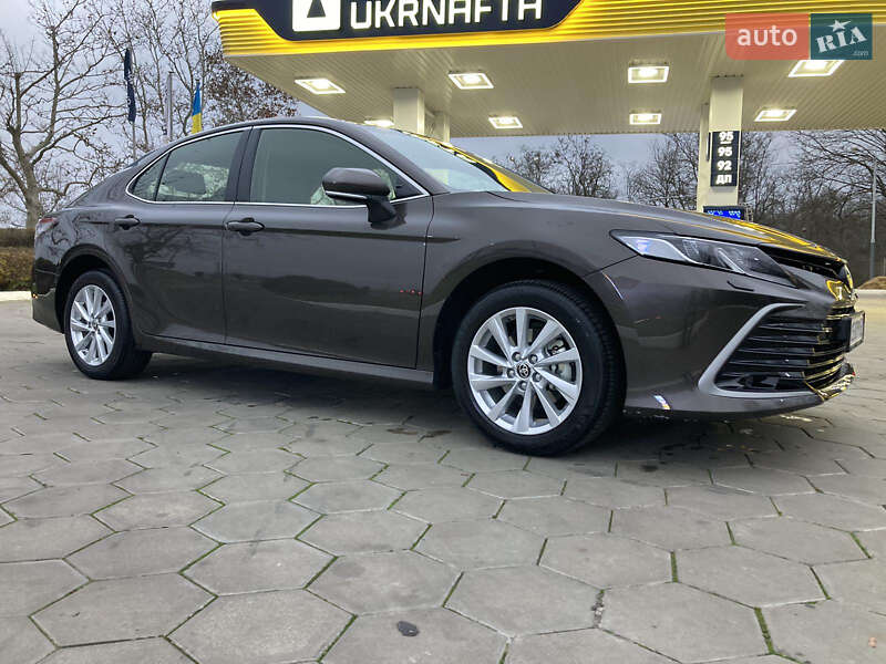 Седан Toyota Camry 2023 в Одессе