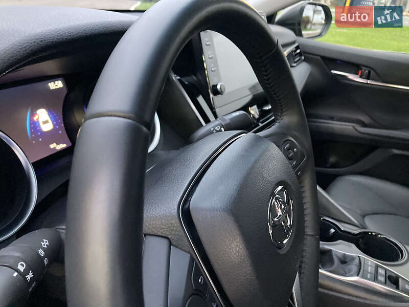 Седан Toyota Camry 2023 в Одессе