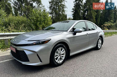 Седан Toyota Camry 2024 в Львове
