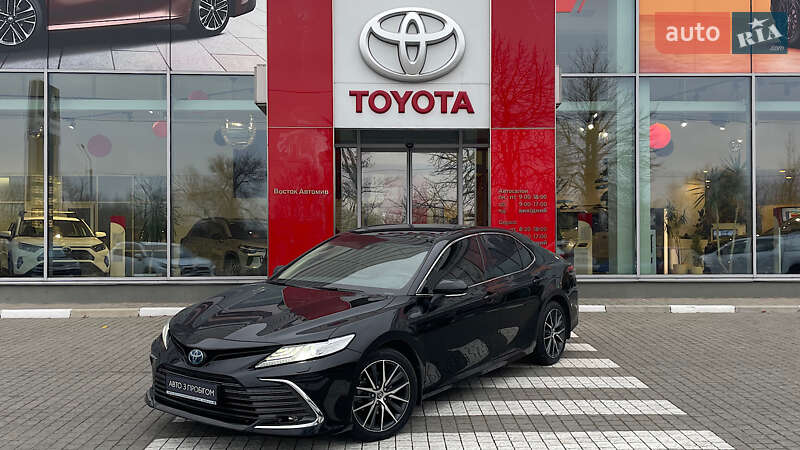 Toyota Camry 2021