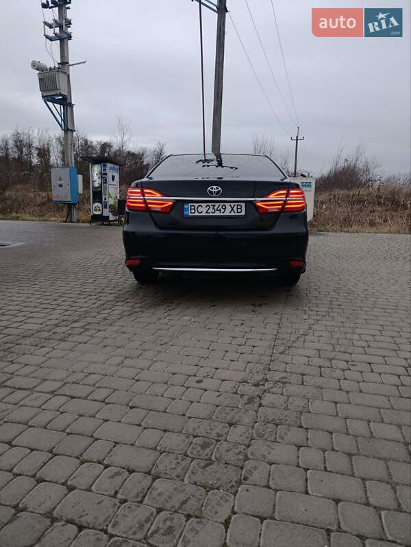 Седан Toyota Camry 2015 в Львове