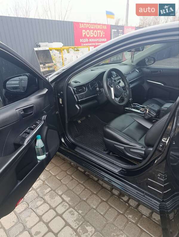Седан Toyota Camry 2015 в Львове