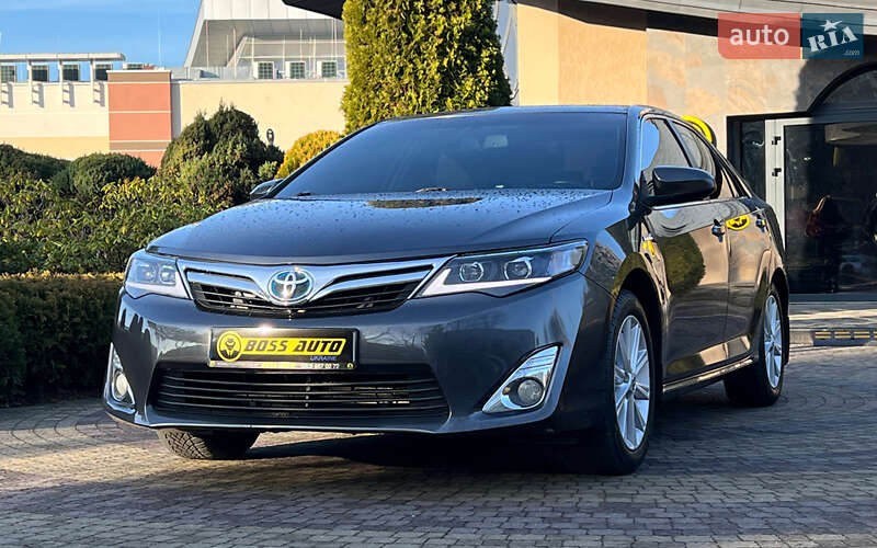 Седан Toyota Camry 2013 в Львові