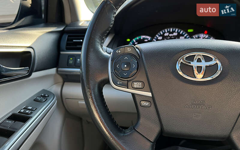 Седан Toyota Camry 2013 в Львові