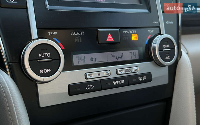 Седан Toyota Camry 2013 в Львові