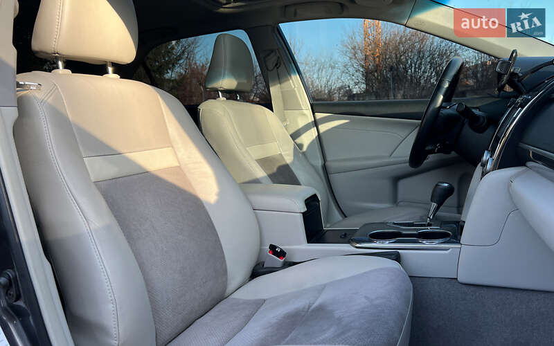 Седан Toyota Camry 2013 в Львові