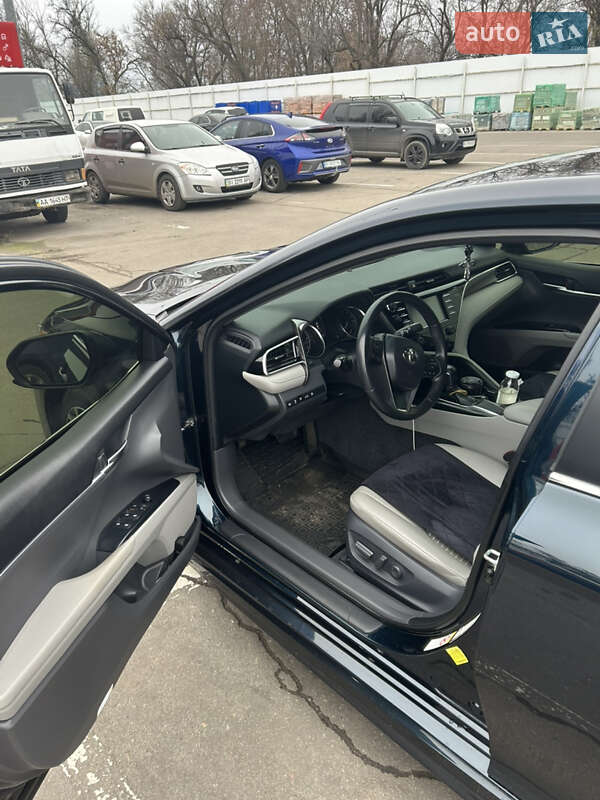 Седан Toyota Camry 2018 в Кременчуге