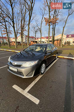 Седан Toyota Camry 2013 в Киеве