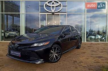Седан Toyota Camry 2023 в Киеве